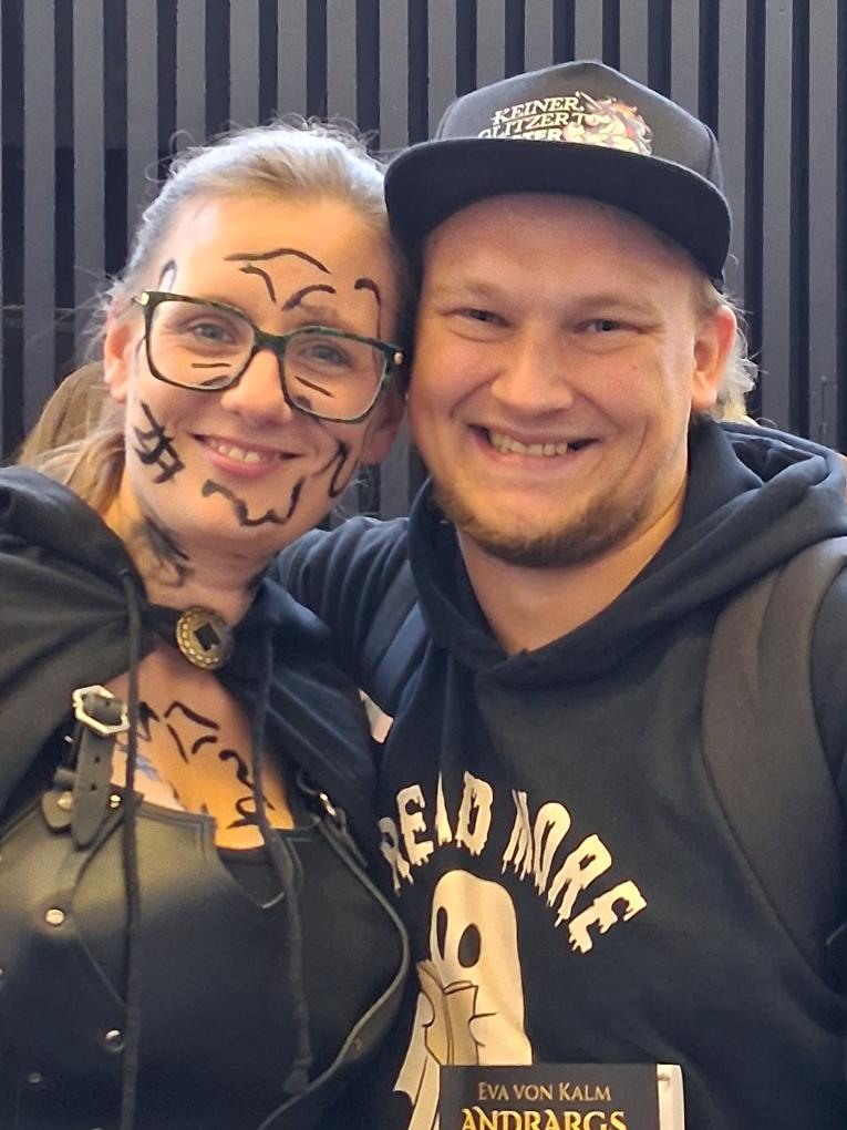 Grimdark Autorin Eva von Kalm und Horror Autor Thomas Karg